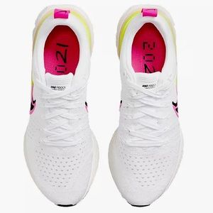 Nike Womens React Infinity Run Flyknit Running shoe in size 7.5